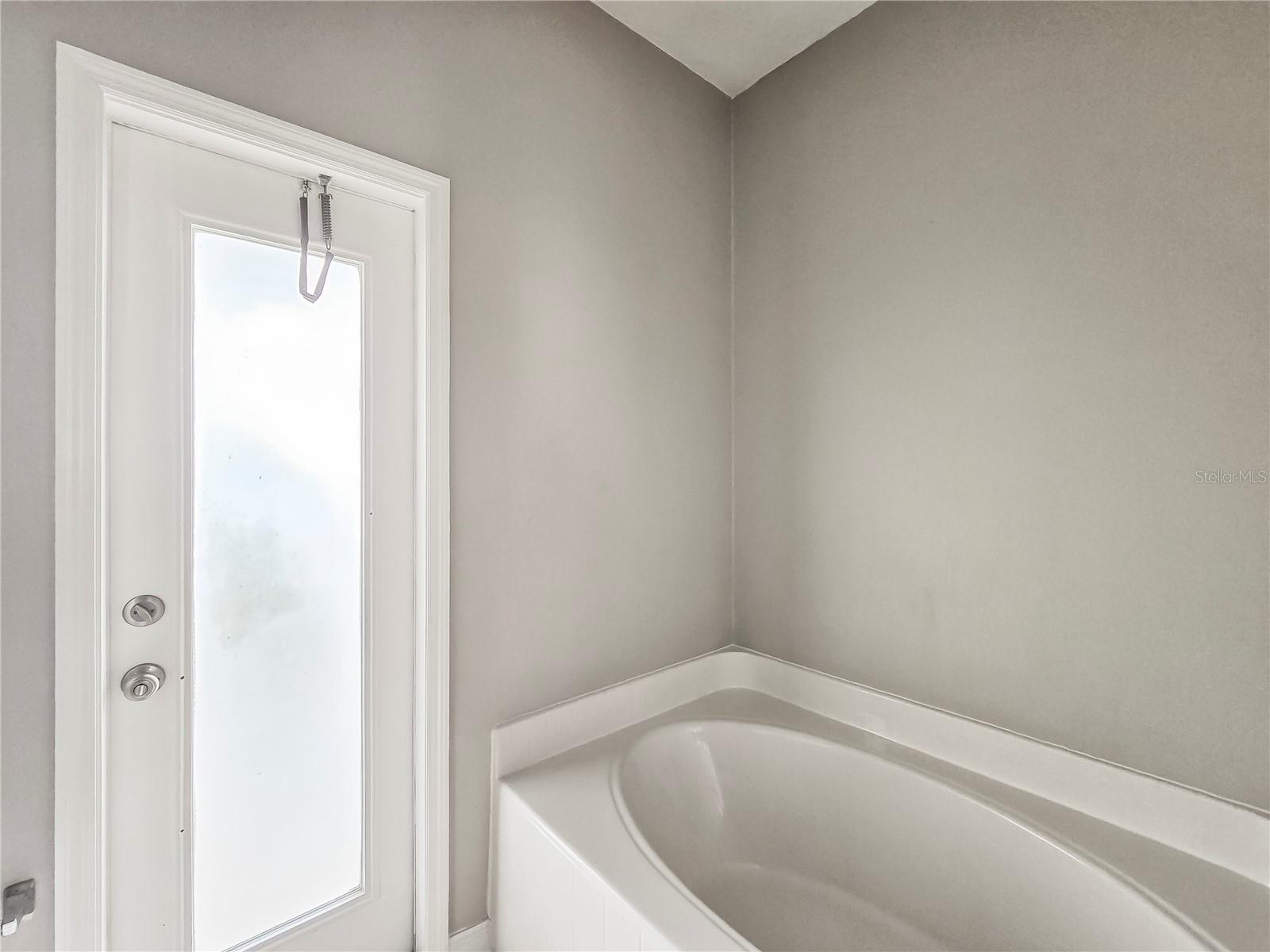 TB8530350 Property Photo 13