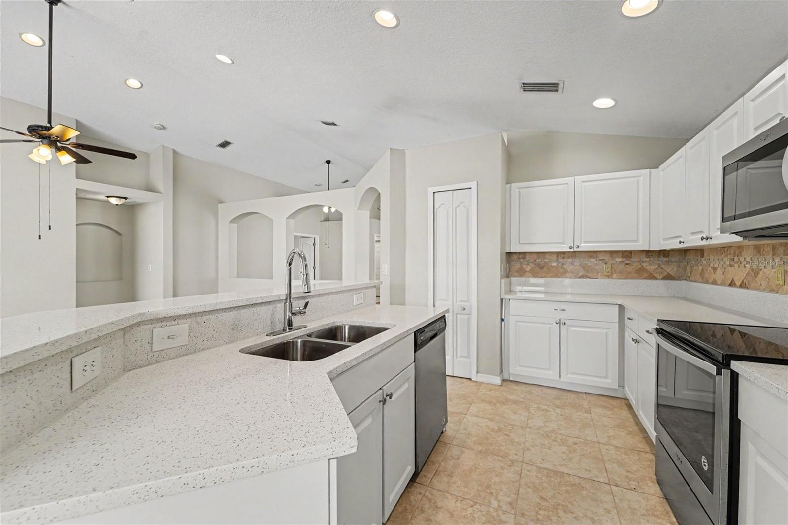 22901 Hawk Hill Loop Property Photo 11