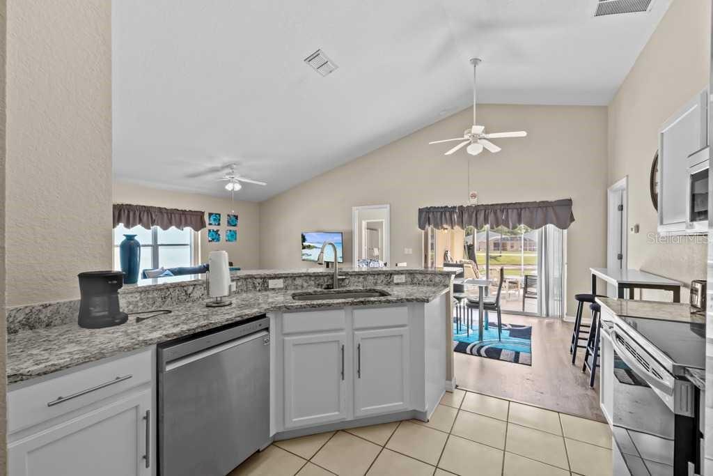641 Reserve Dr Property Photo 3