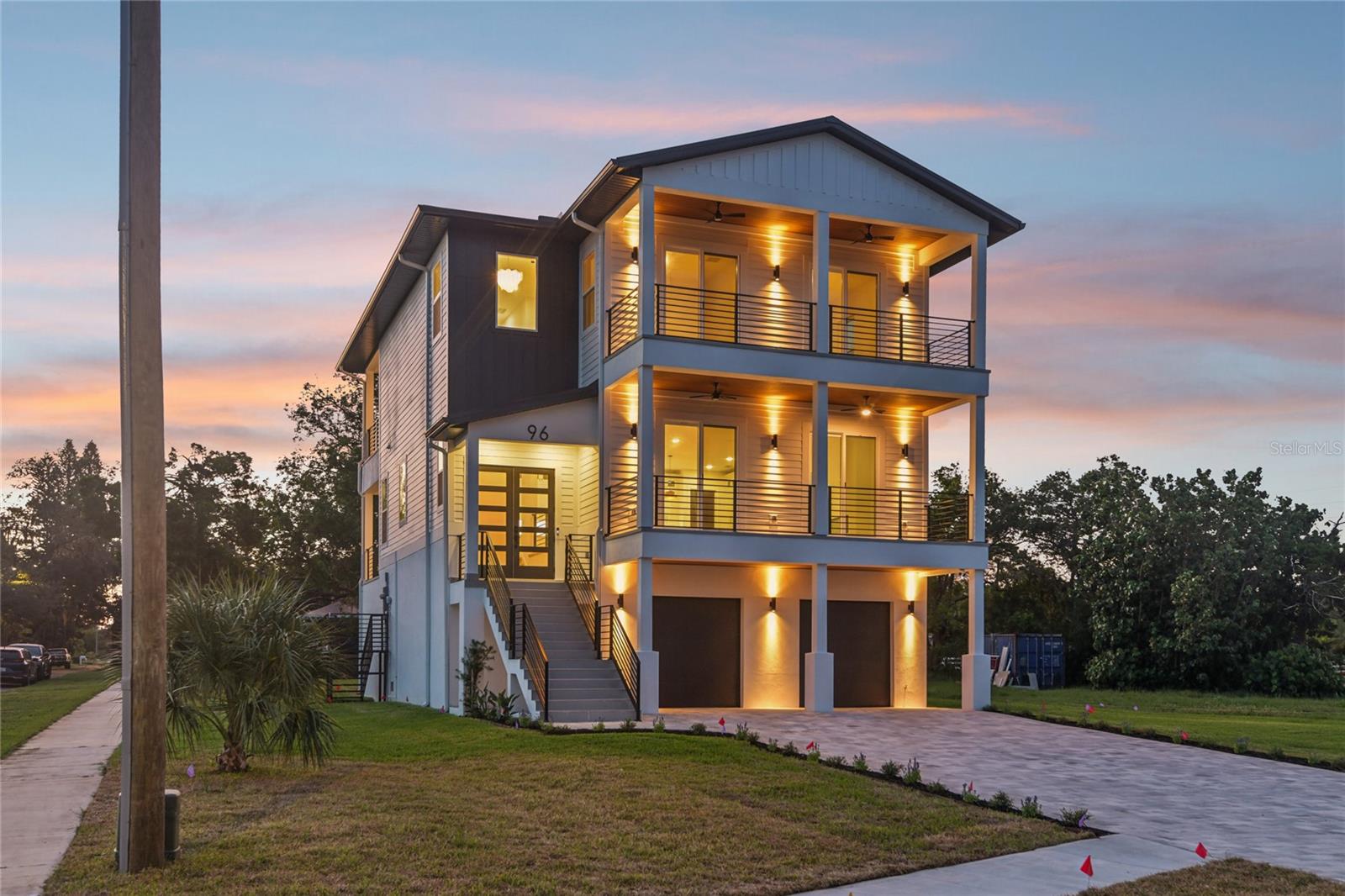 96 SHORE DR