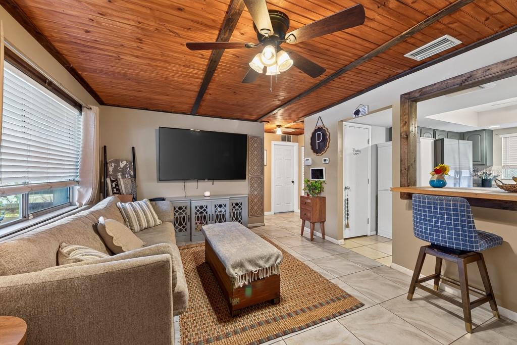10081 60th Ct N Property Photo 4