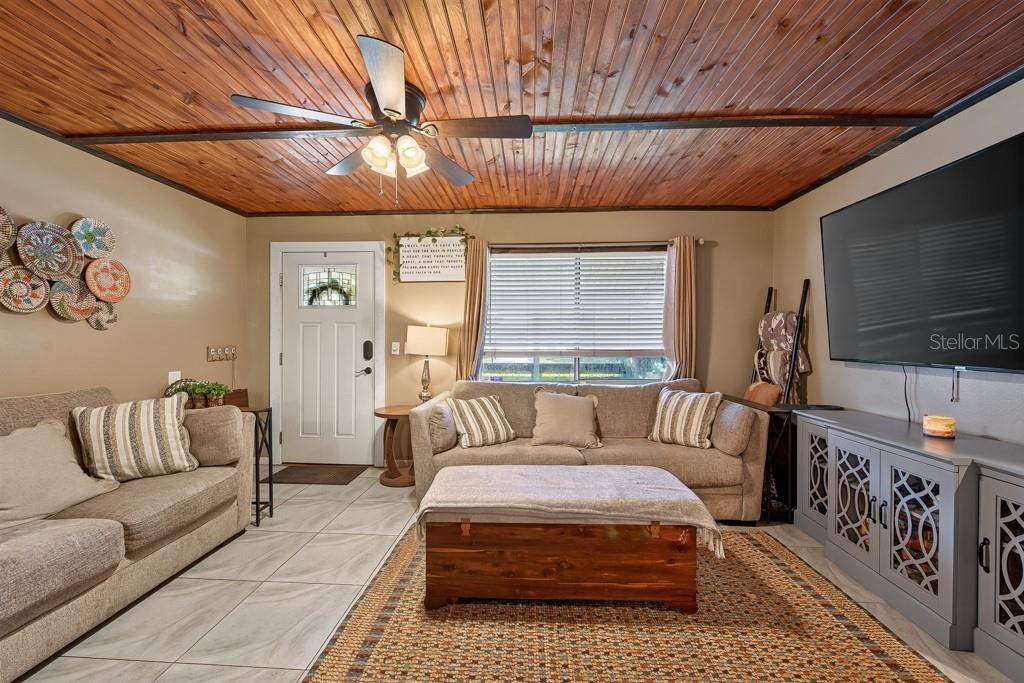 10081 60th Ct N Property Photo 5