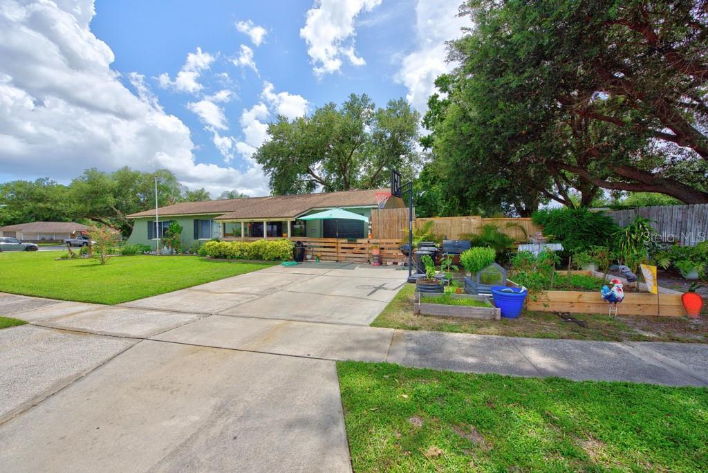 10081 60th Ct N Property Photo 49