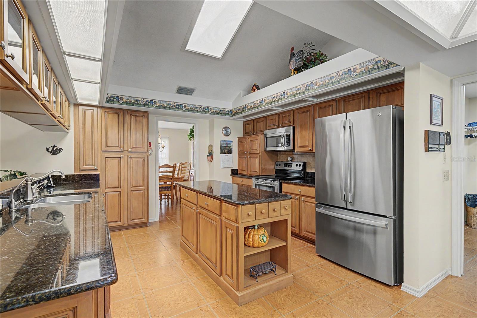 3901 Buttonwood Ct Property Photo 5