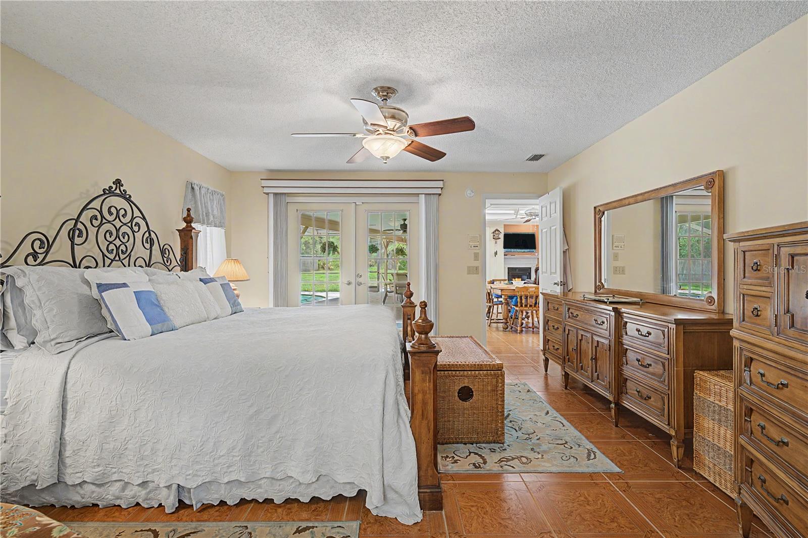 3901 Buttonwood Ct Property Photo 20
