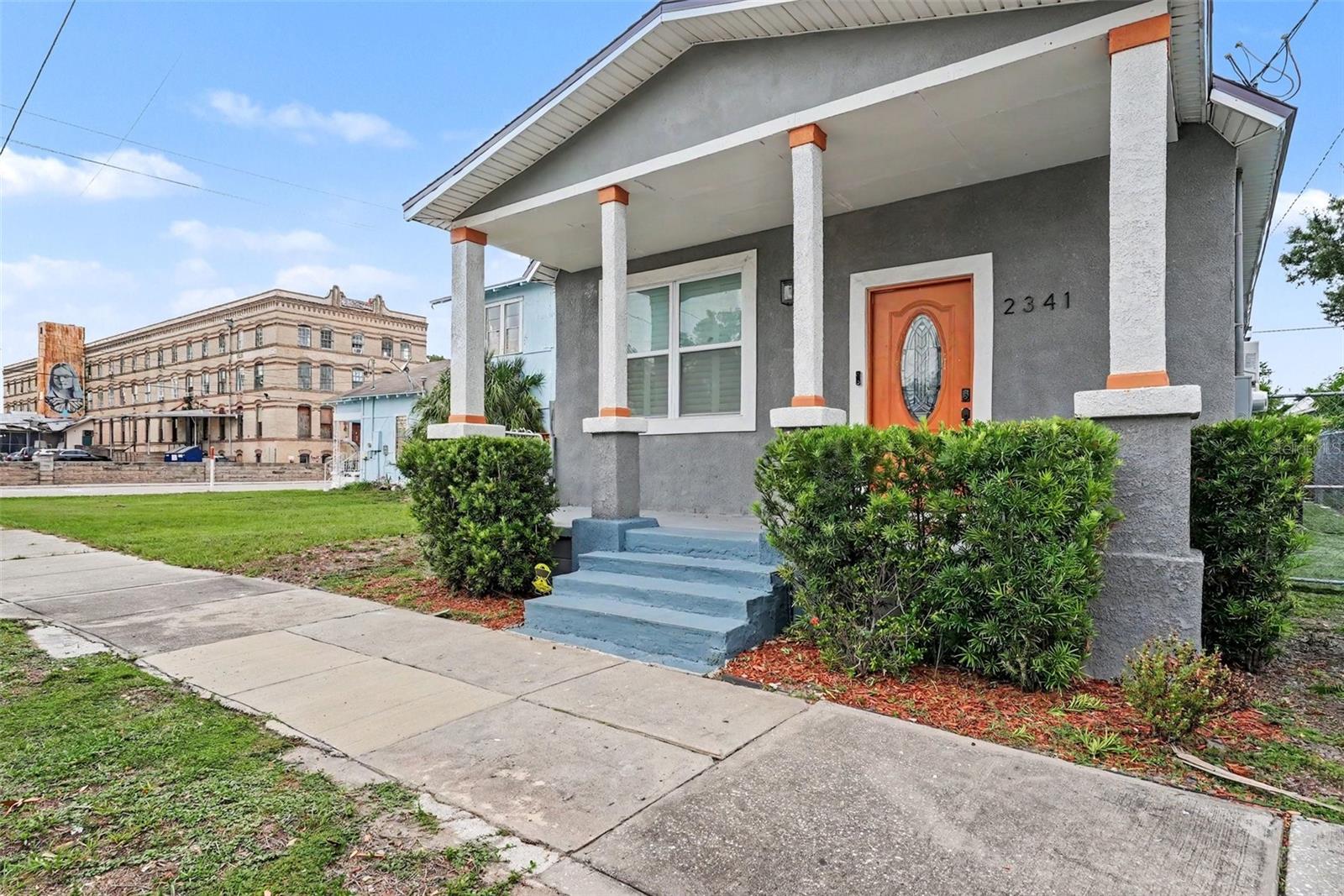 2341 W Chestnut St Property Photo 1