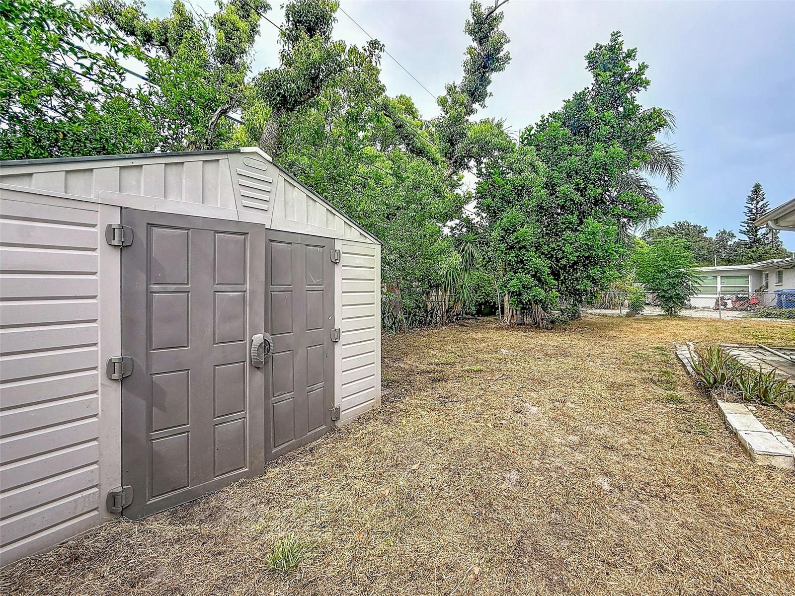 4925 Beacon Hill Dr Property Photo 12