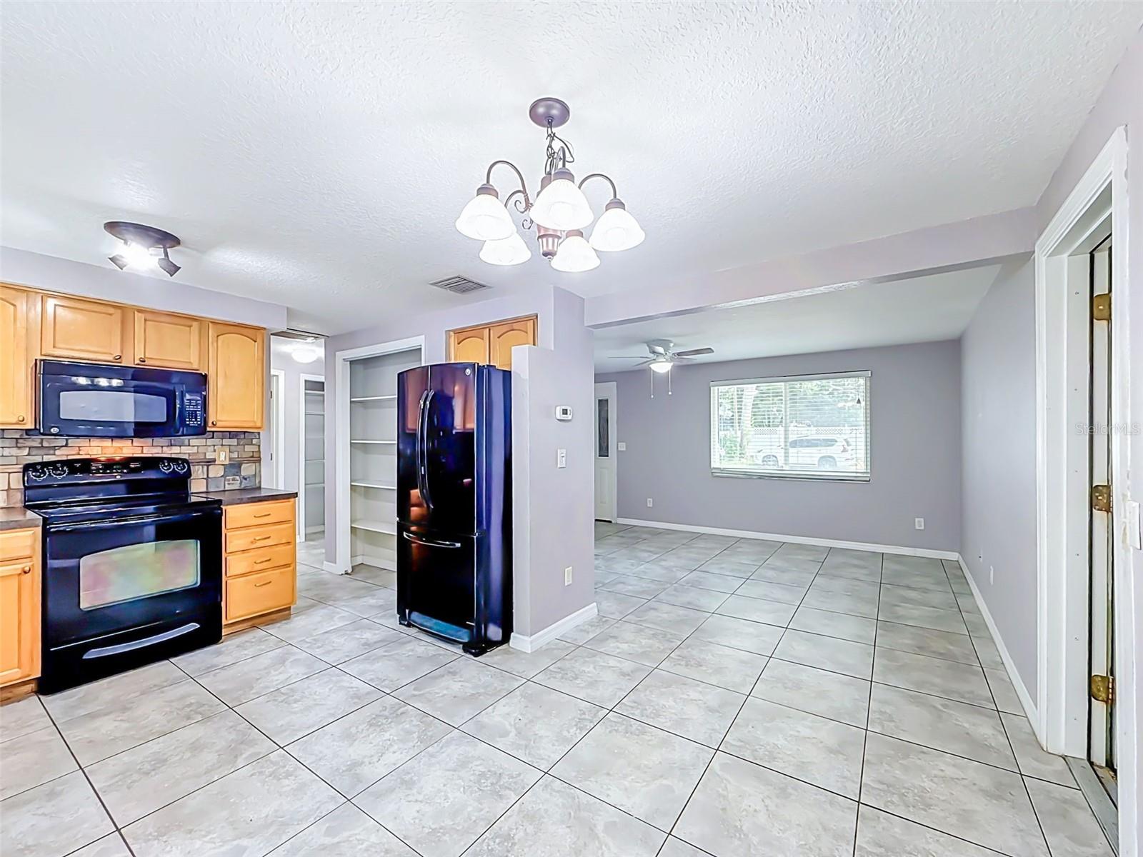 4925 Beacon Hill Dr Property Photo 16