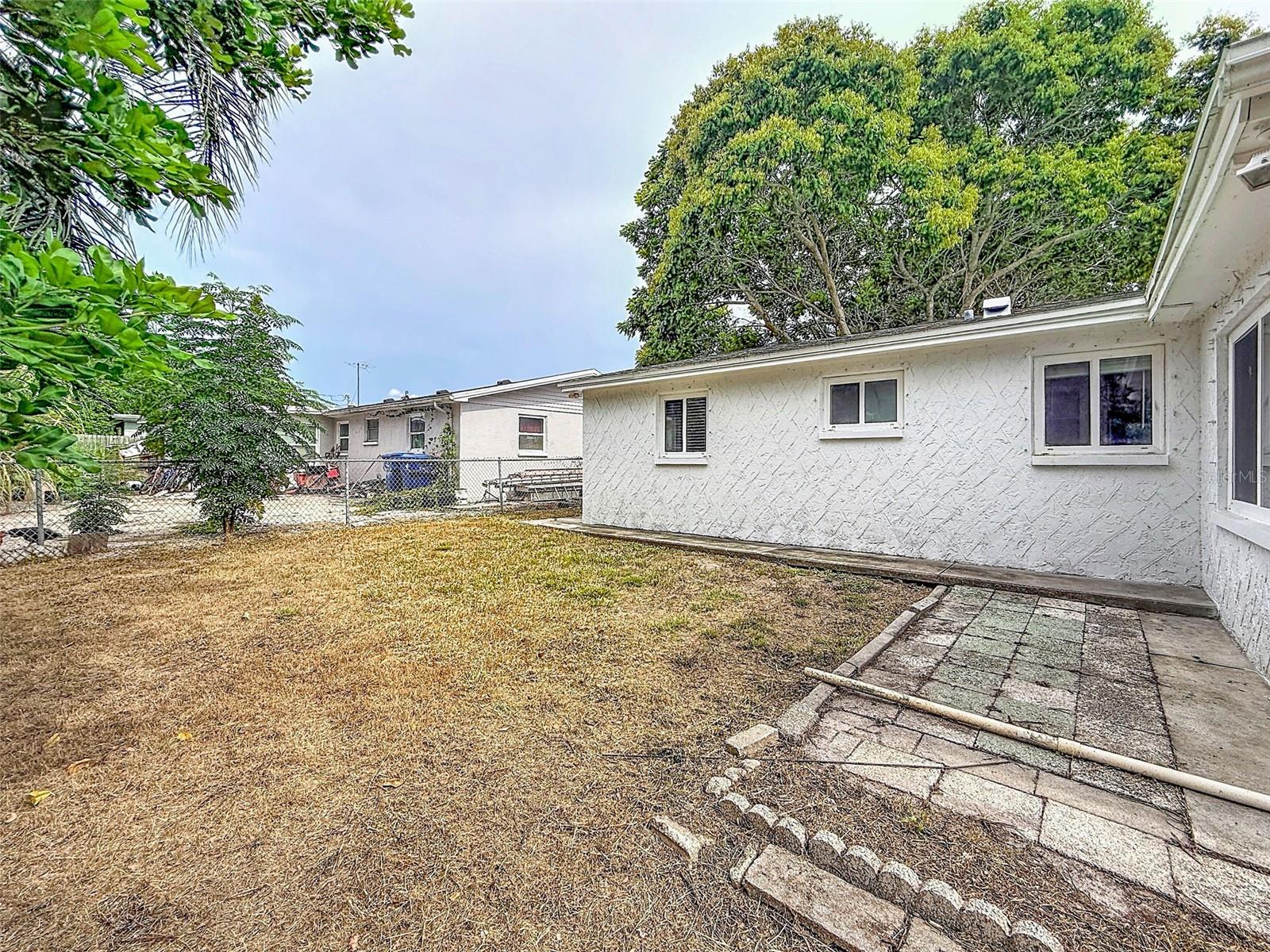 4925 Beacon Hill Dr Property Photo 47