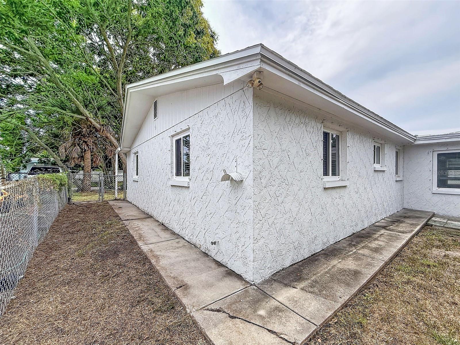 4925 Beacon Hill Dr Property Photo 48