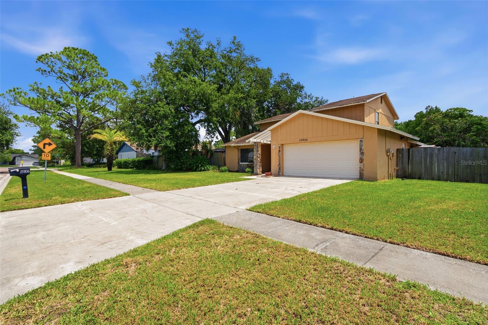 15806 Pennington Rd Property Photo 1