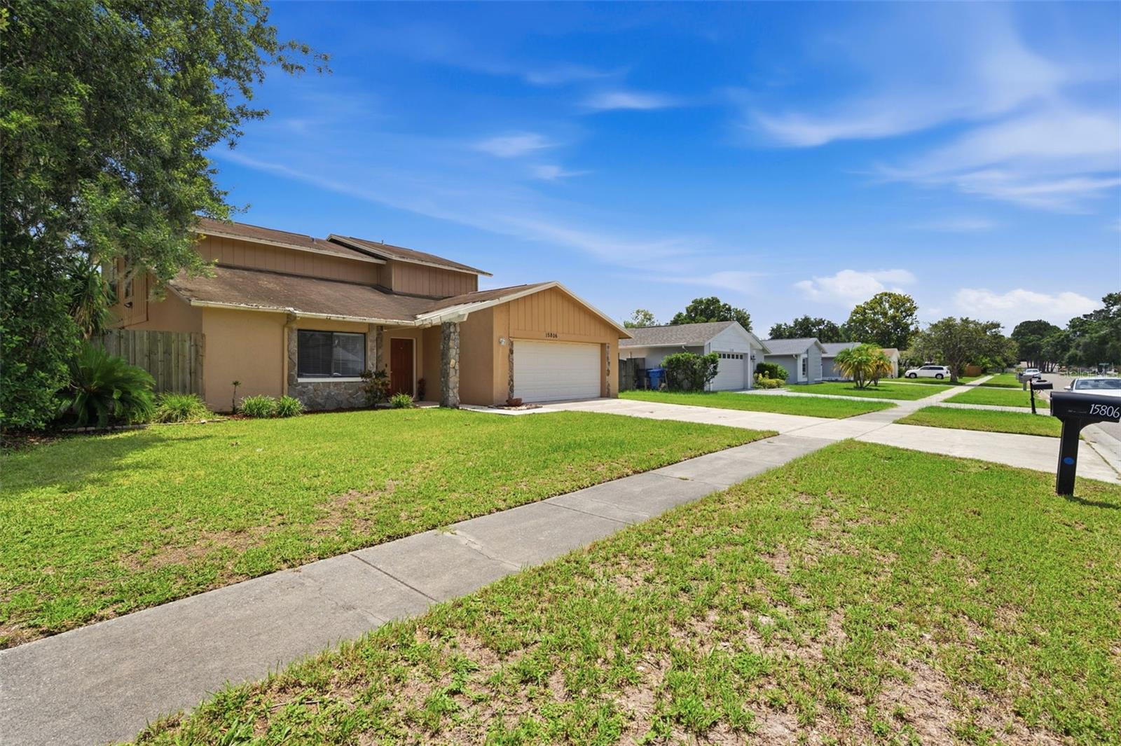 15806 Pennington Rd Property Photo 2