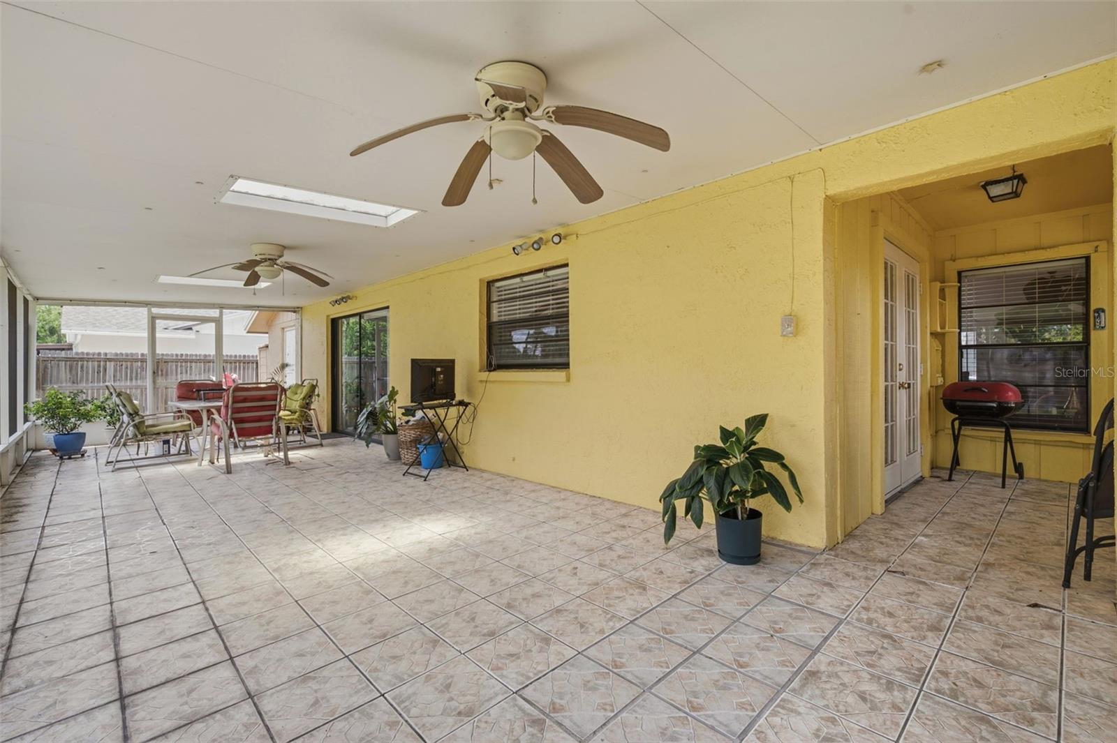 15806 Pennington Rd Property Photo 4