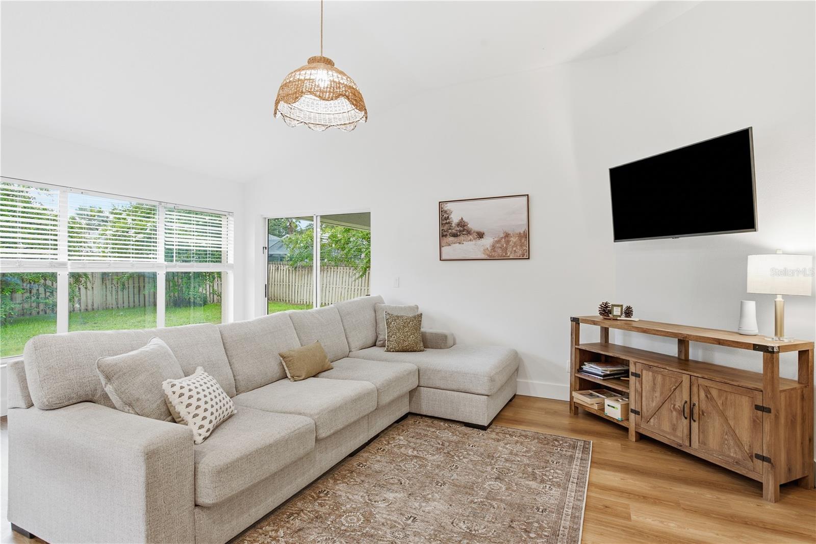16607 Longleat Dr Property Photo 3