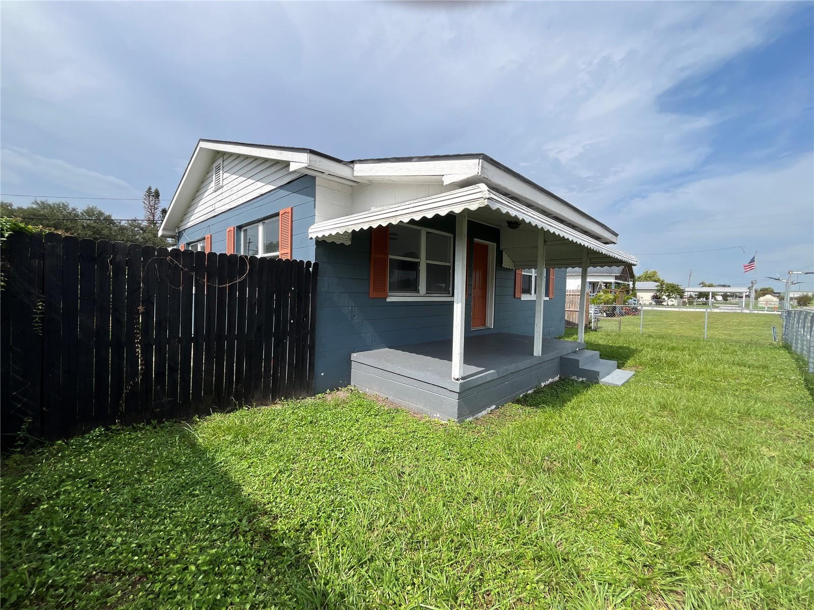 1206 E Canal St Property Photo 1