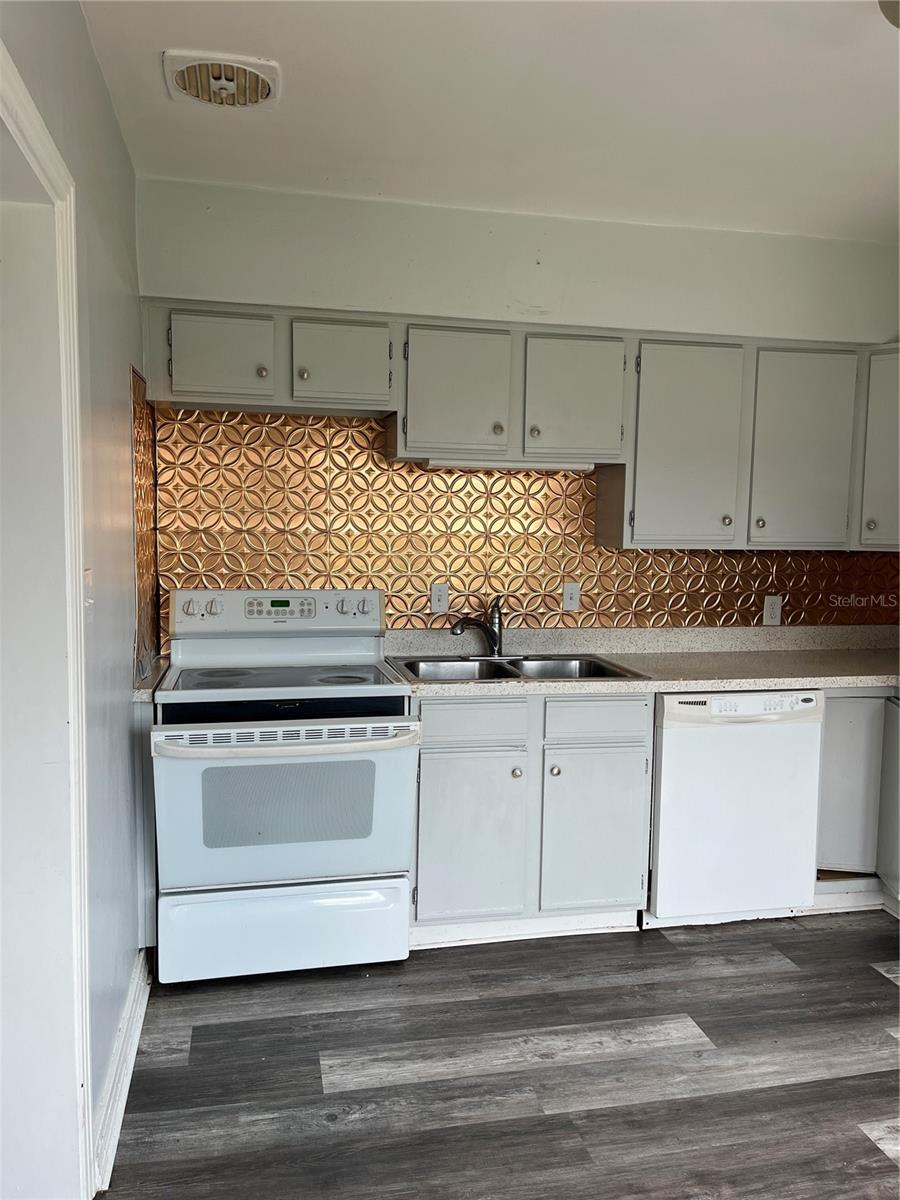 1206 E Canal St Property Photo 12