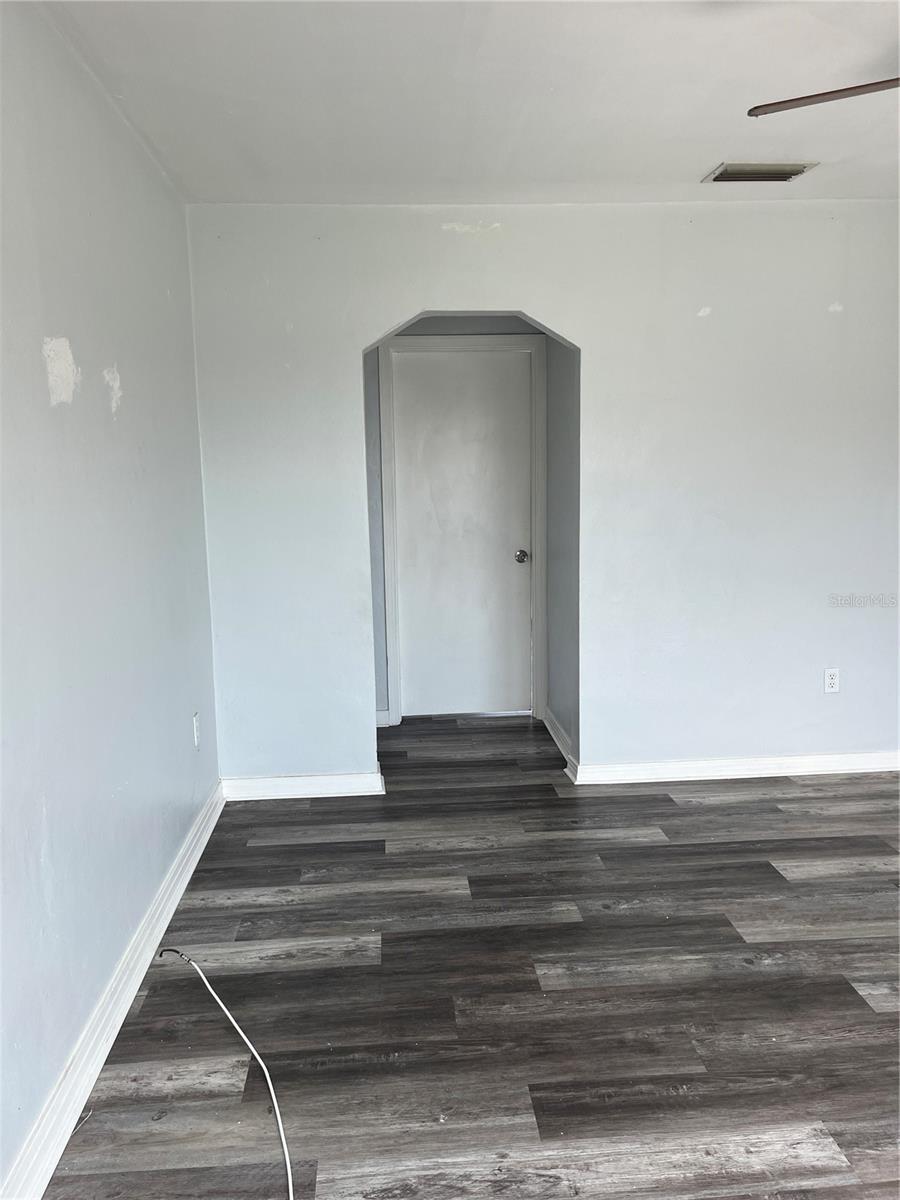 1206 E Canal St Property Photo 16