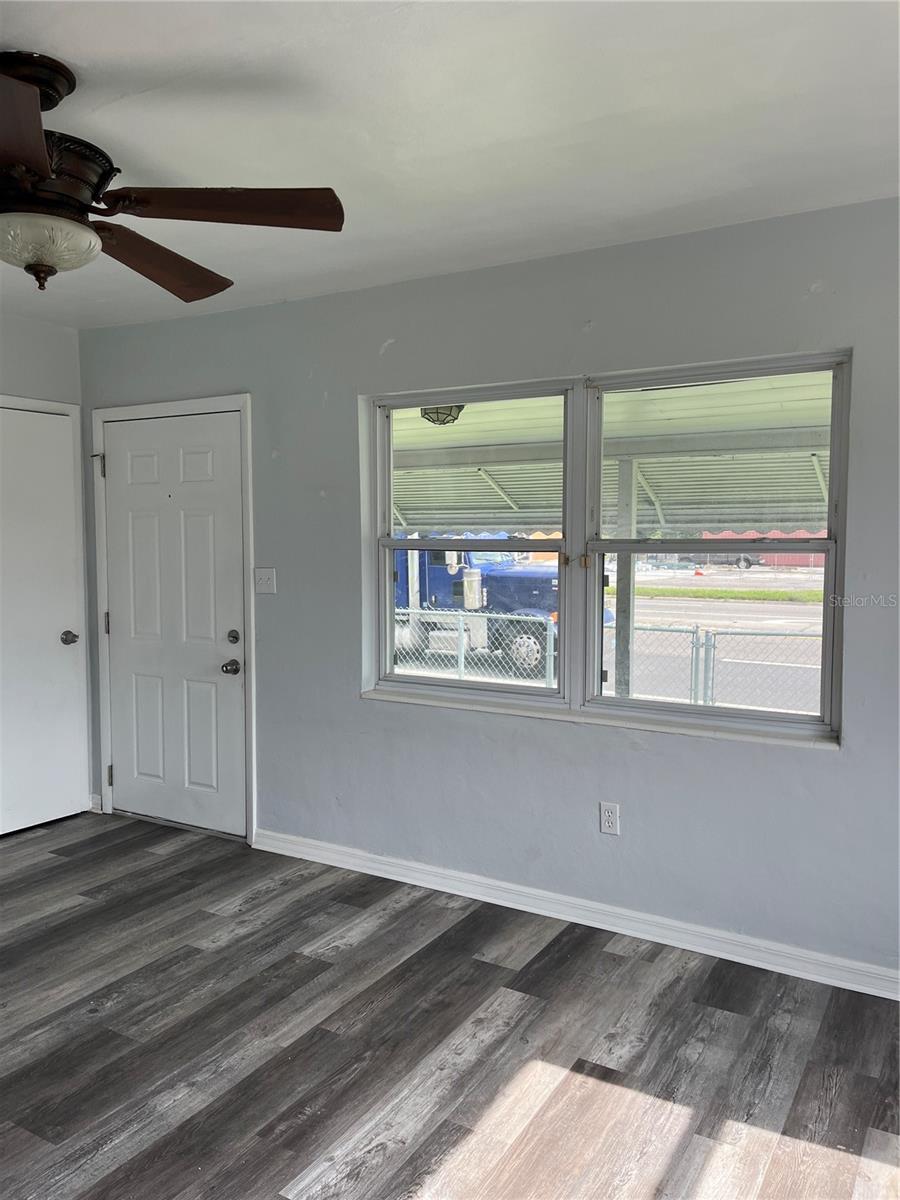 1206 E Canal St Property Photo 18