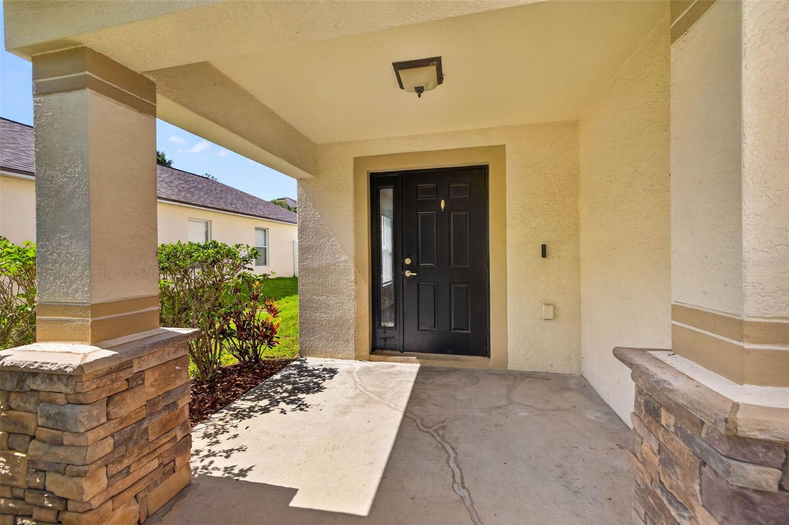 10717 Shady Preserve Dr Property Photo 3