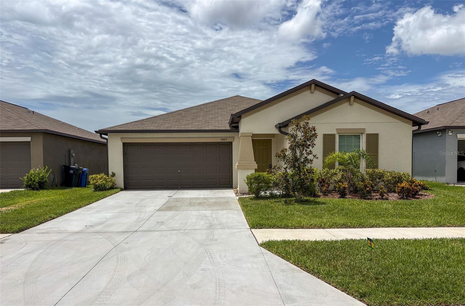 5487 BLUE AZURE DR Property Photo 1
