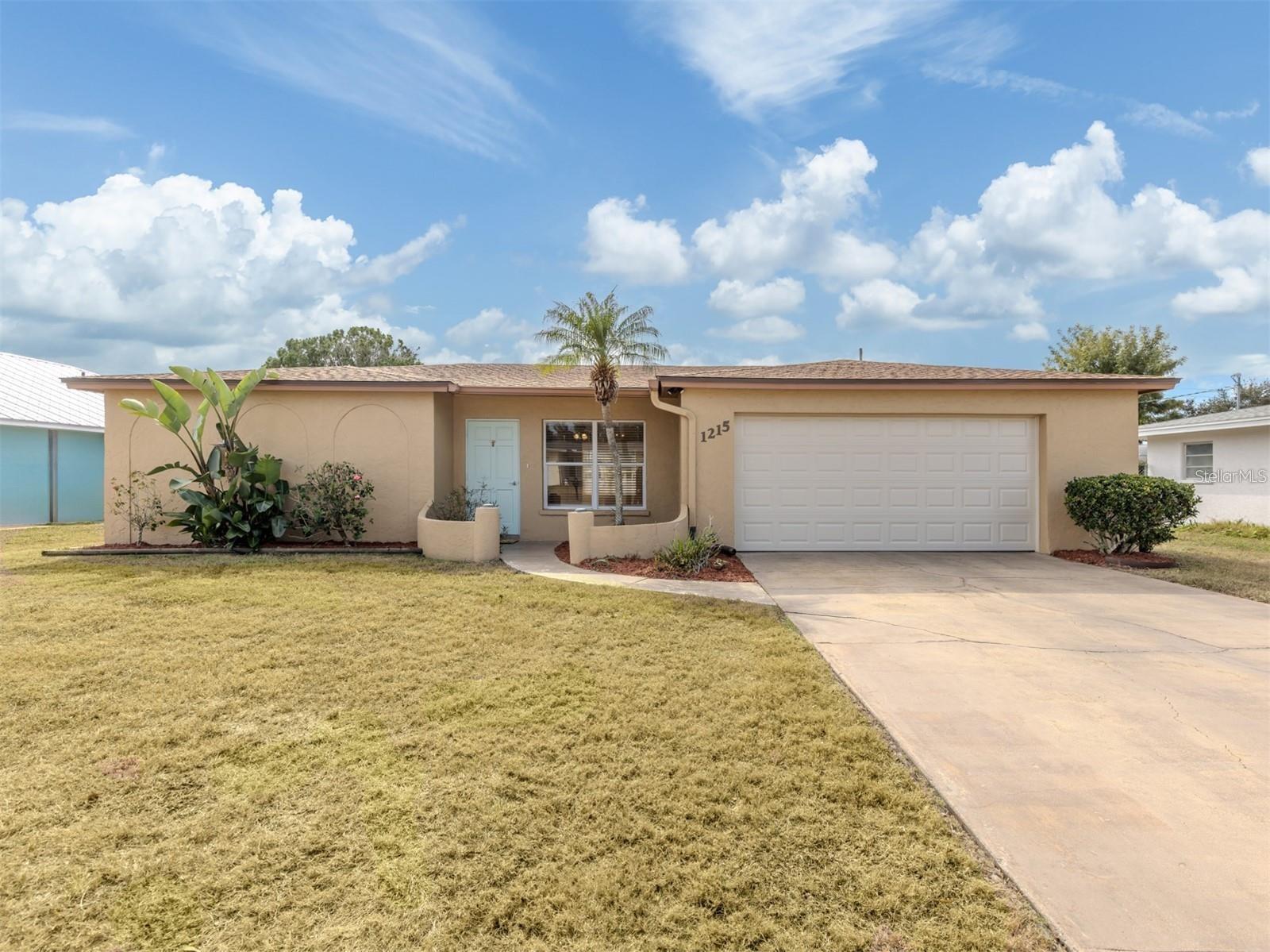 1215 MANGO AVE Property Photo 1