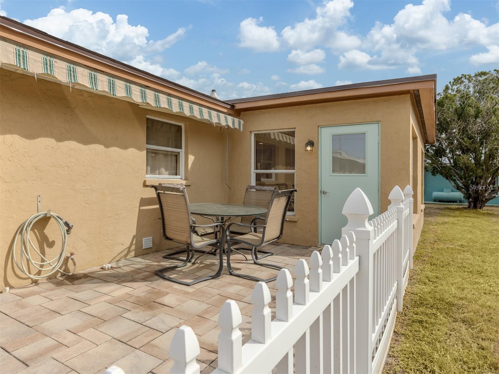 1215 Mango Ave Property Photo 4