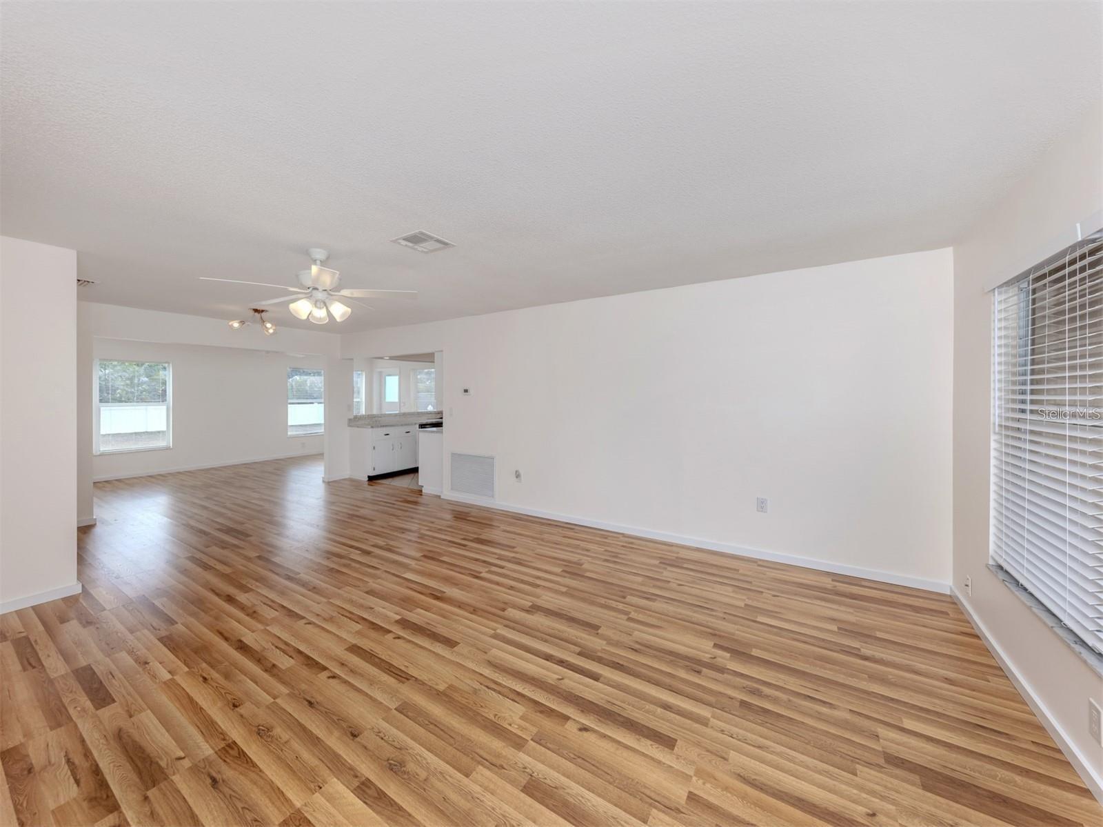 1215 Mango Ave Property Photo 5
