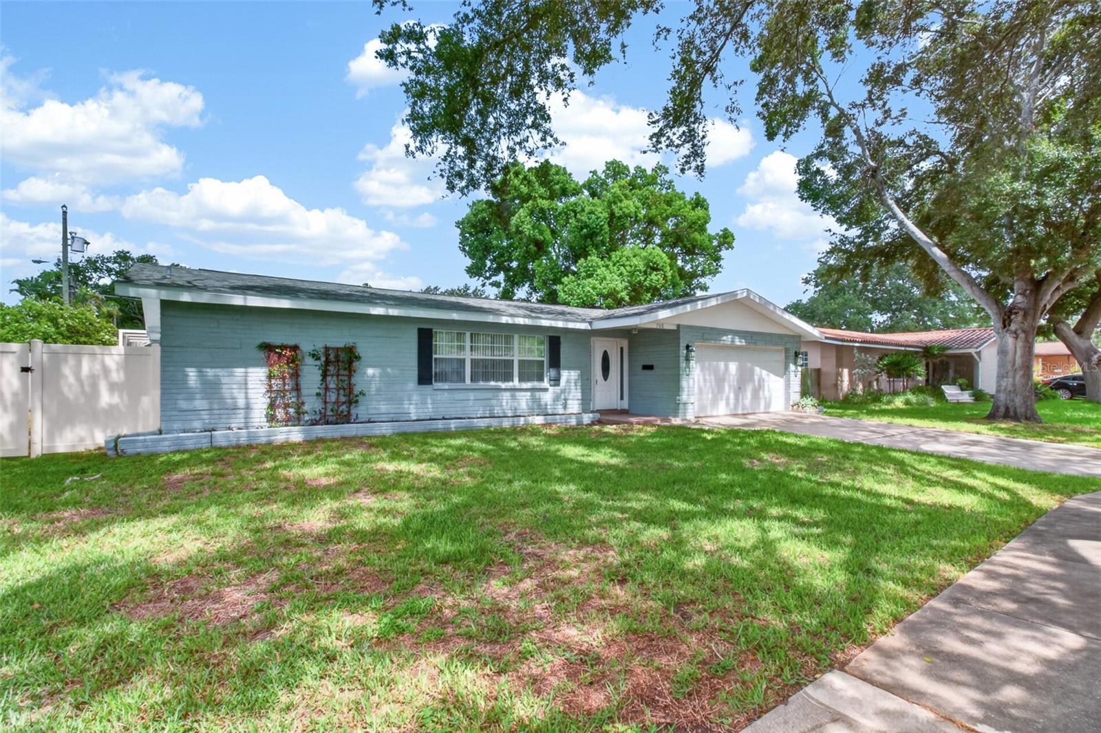 700 Ruskin Rd Property Photo 1