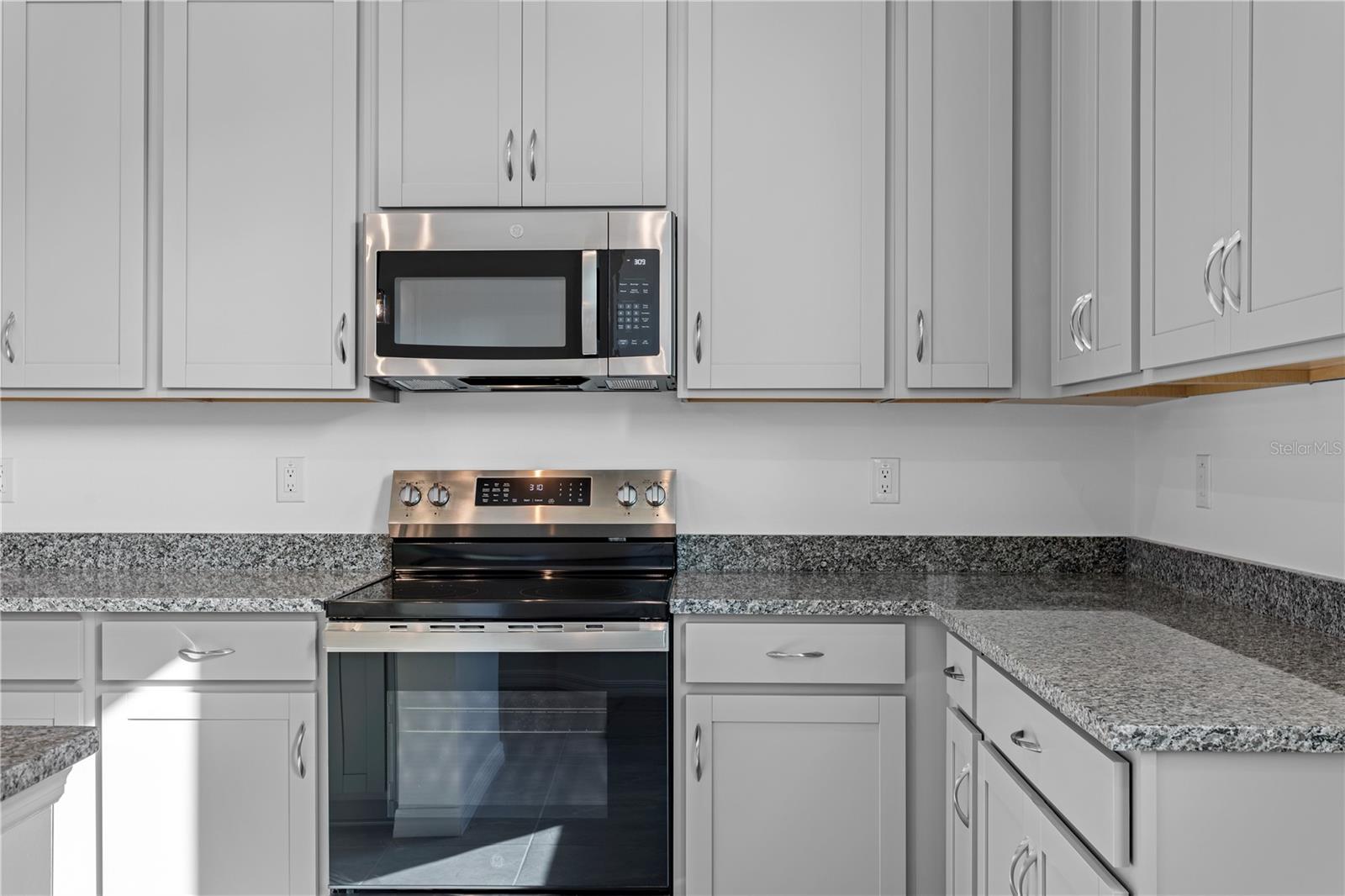 9924 Tate Ln Property Photo 10