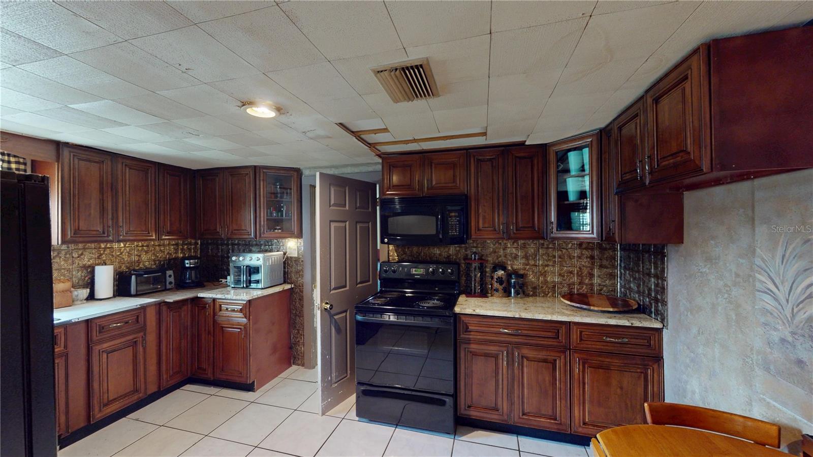 5651 6th St Property Photo 10