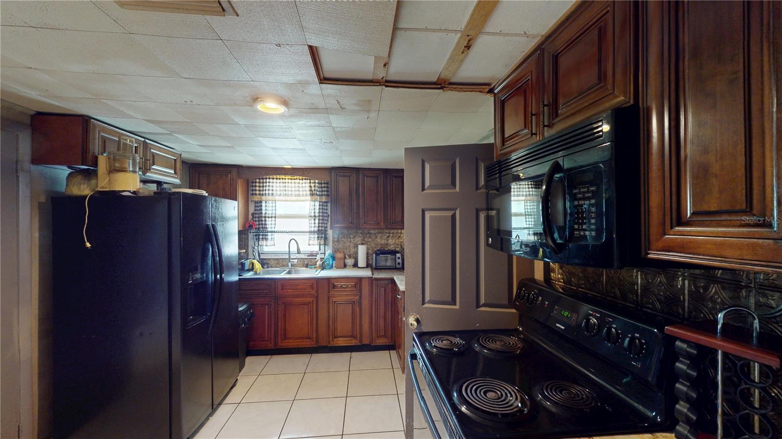 5651 6th St Property Photo 11