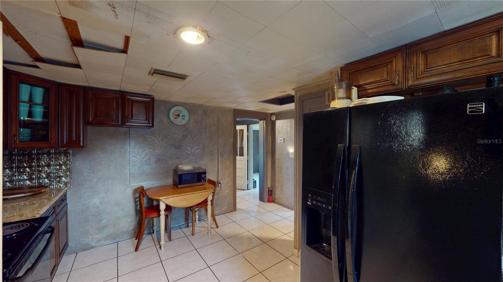 5651 6th St Property Photo 12