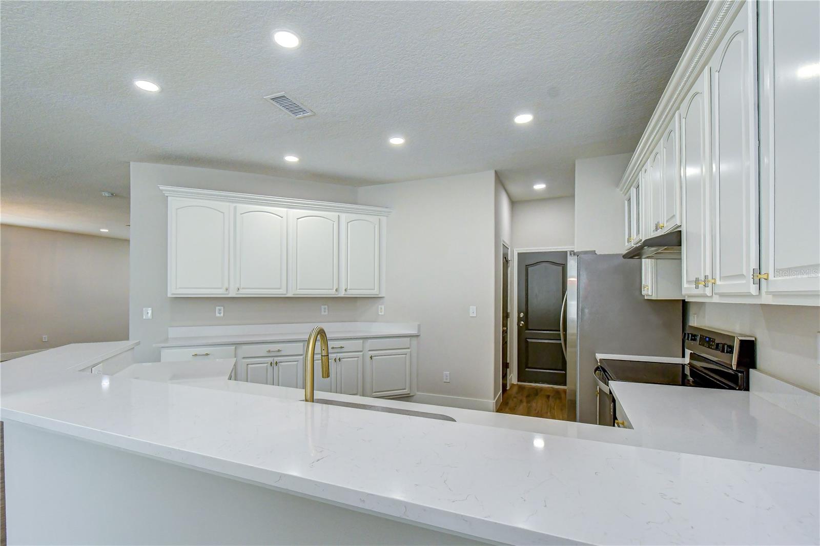 1712 Atlantic Dr Property Photo 8