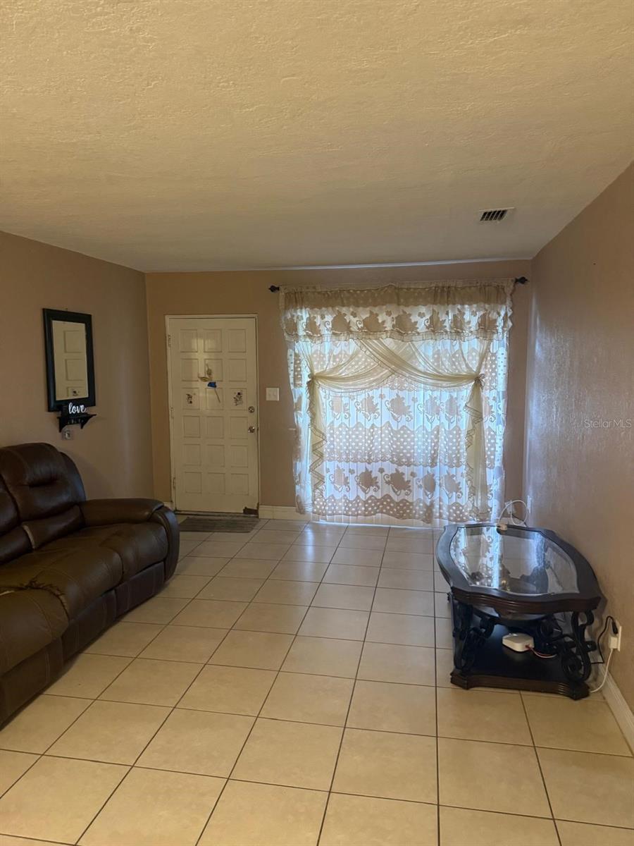 1827 Heather Ave Property Photo 5