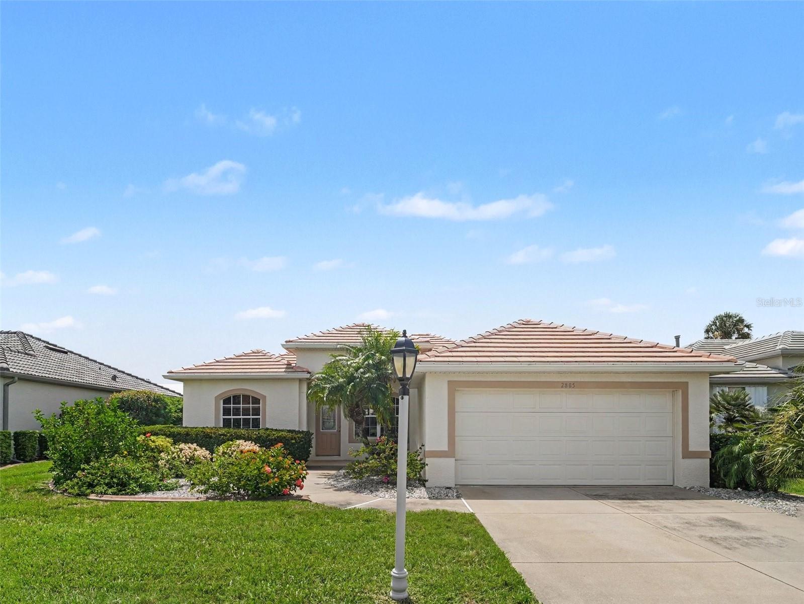 2885 Royal Palm Dr Property Photo 1