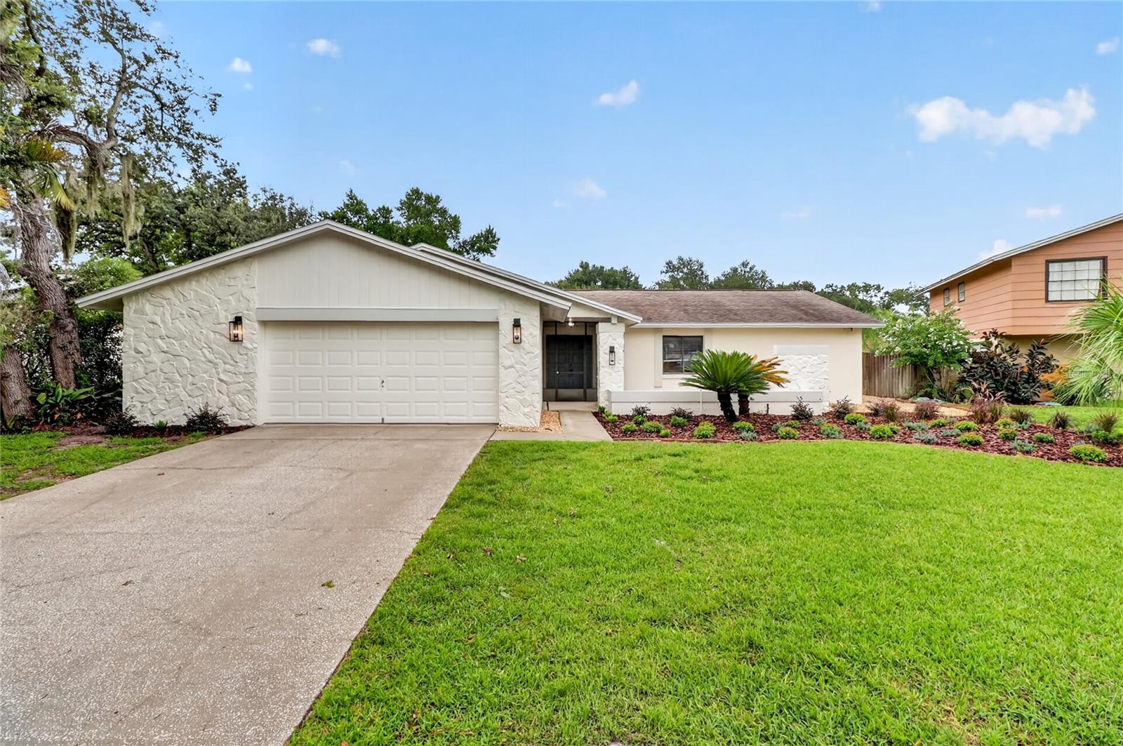 724 Isleton Dr Property Photo 2