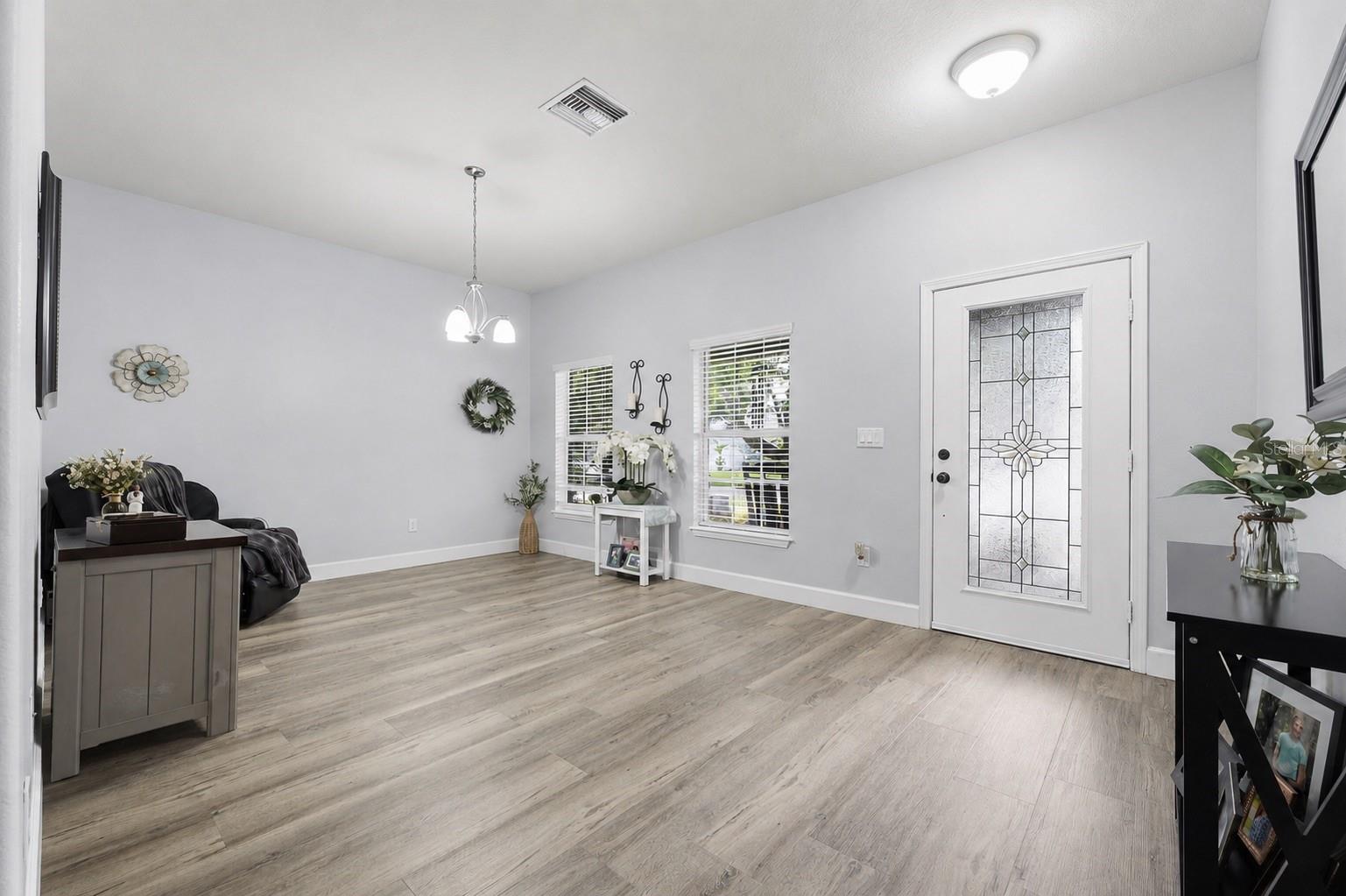 2814 Maple Brook Loop Property Photo 4