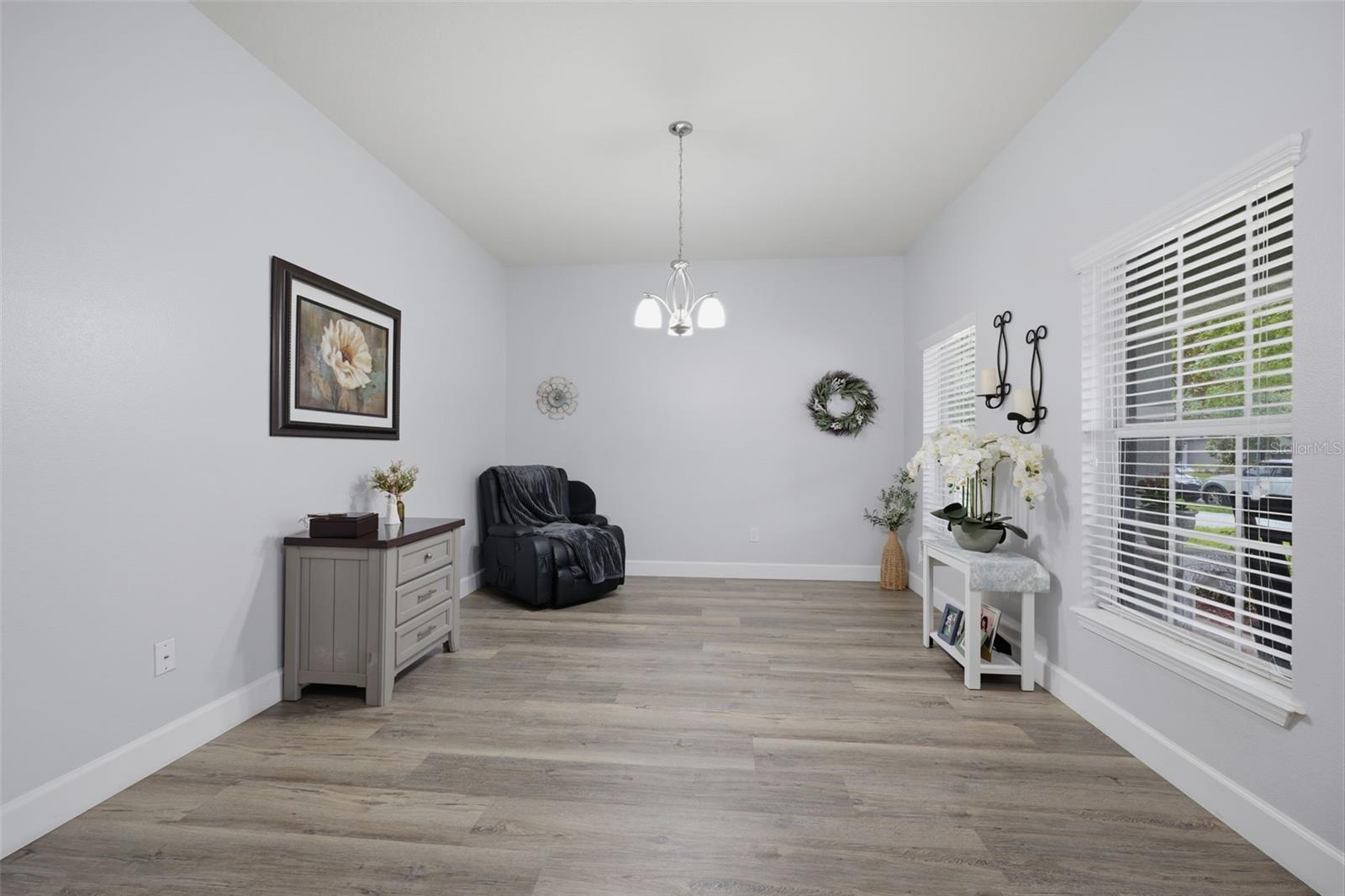 2814 Maple Brook Loop Property Photo 5