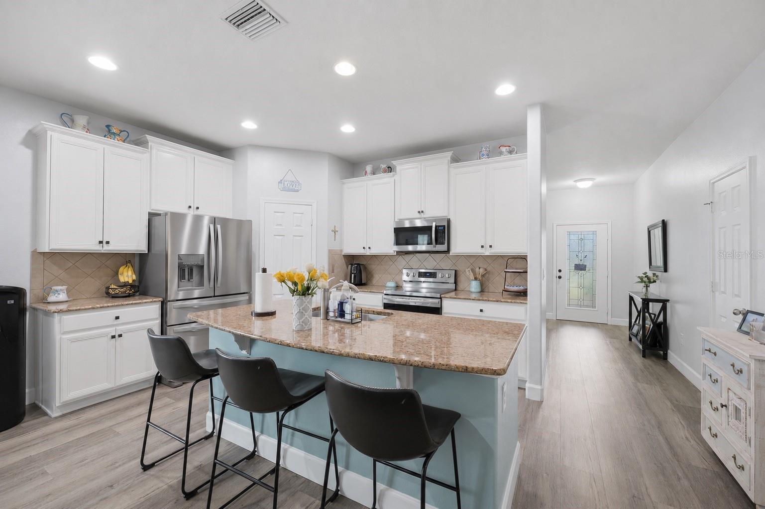 2814 Maple Brook Loop Property Photo 6