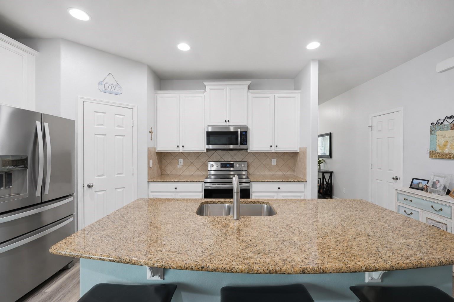 2814 Maple Brook Loop Property Photo 9