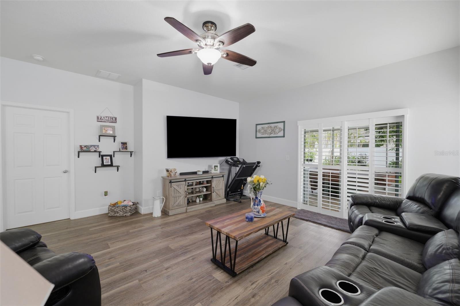 2814 Maple Brook Loop Property Photo 12
