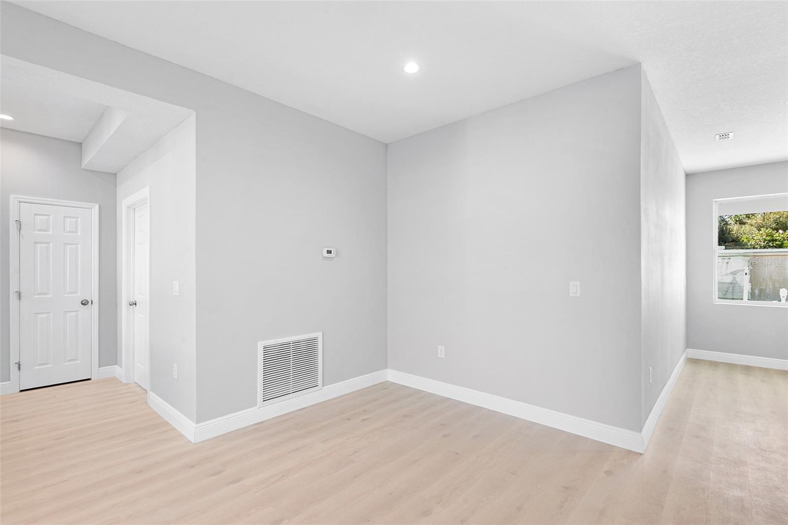 2519 Avenue E Sw Property Photo 4