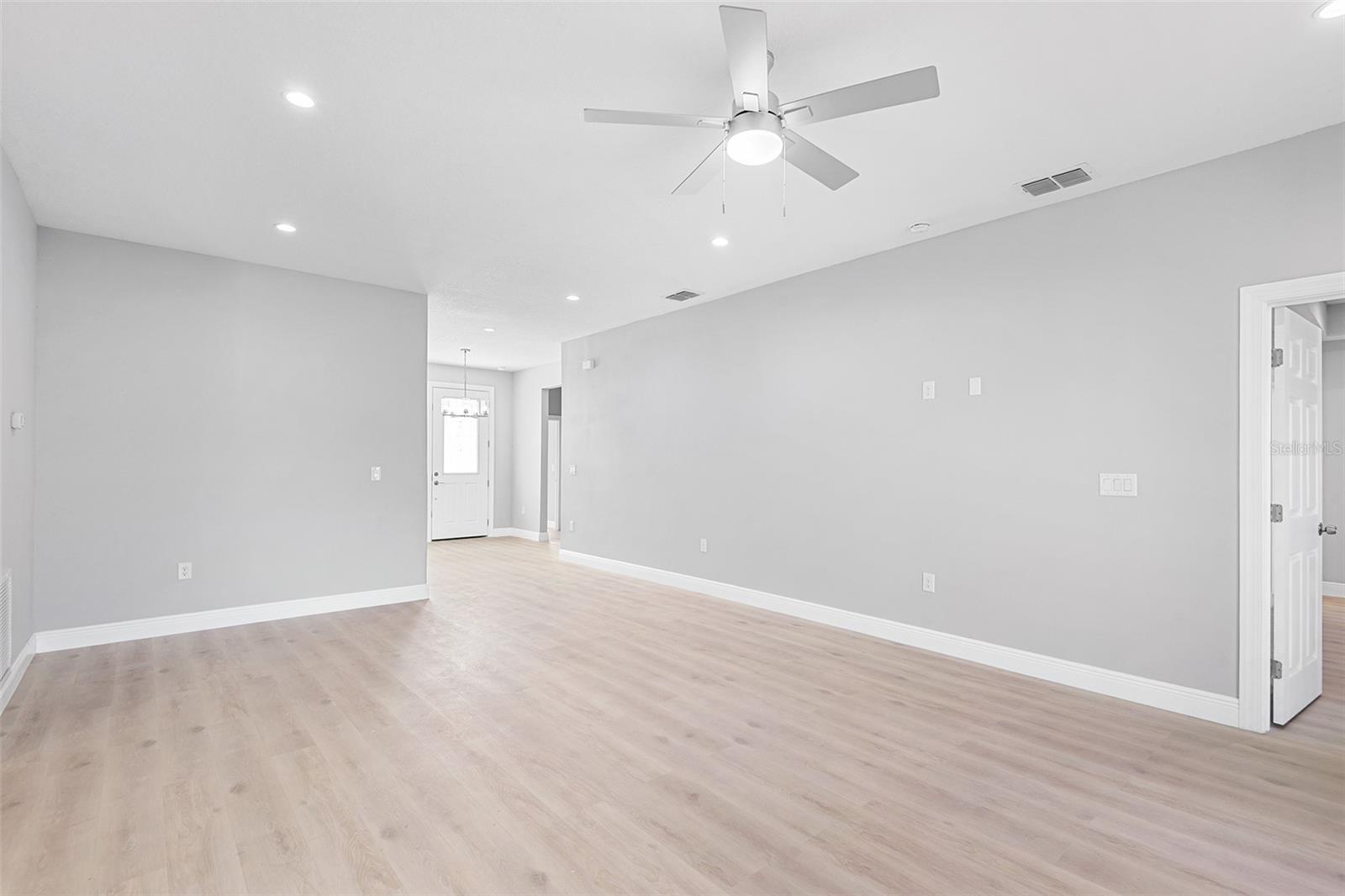 2519 Avenue E Sw Property Photo 5