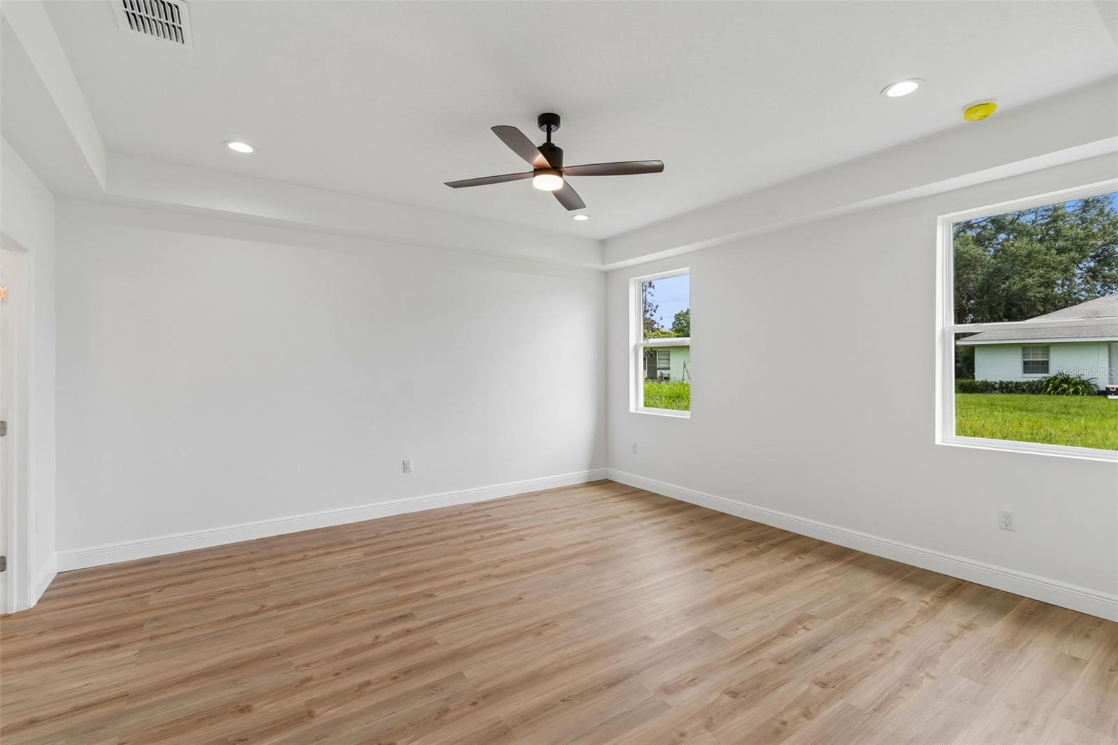 2523 Avenue E Sw Property Photo 24