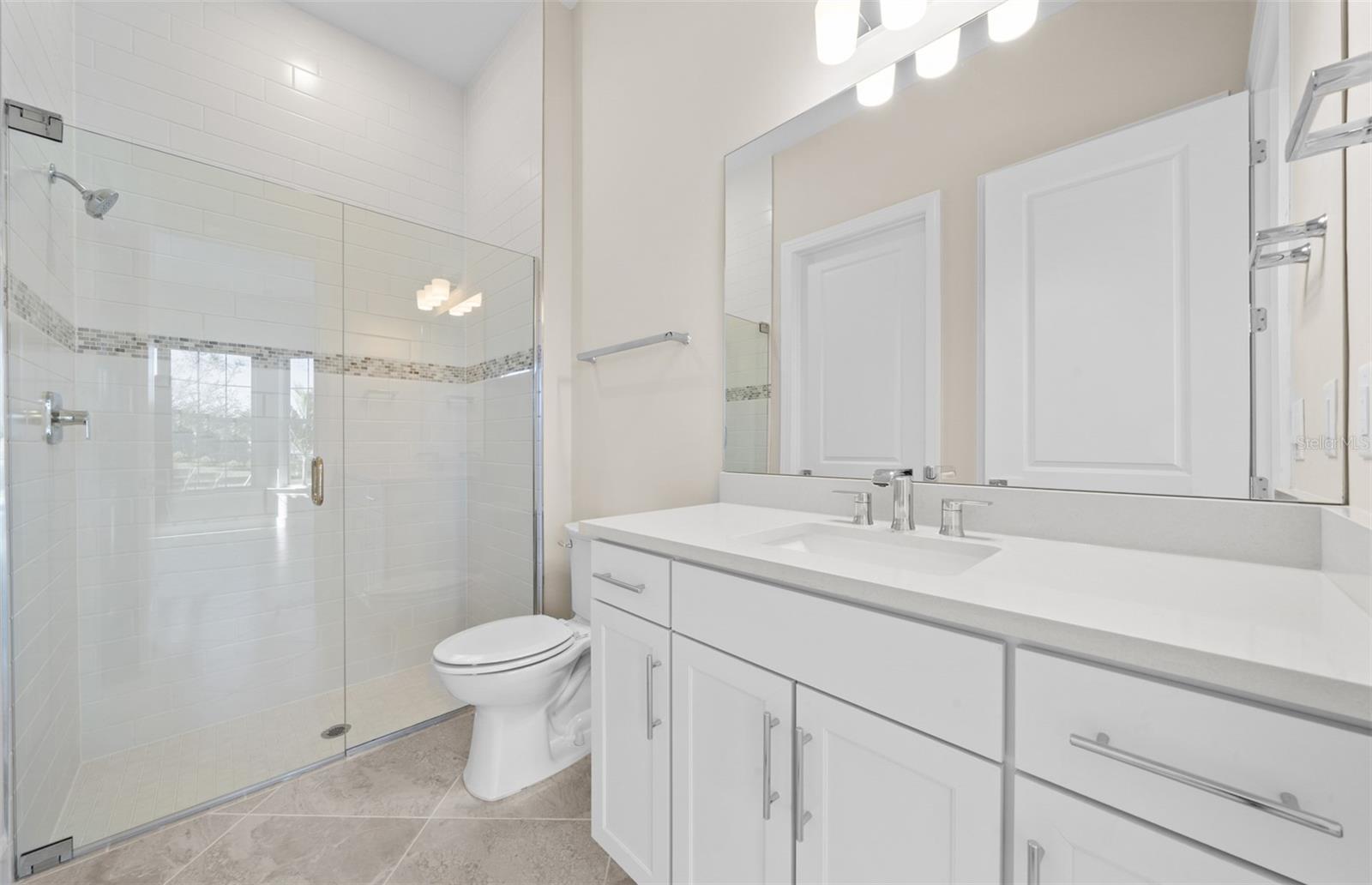 7621 Fulham Ave Property Photo 8