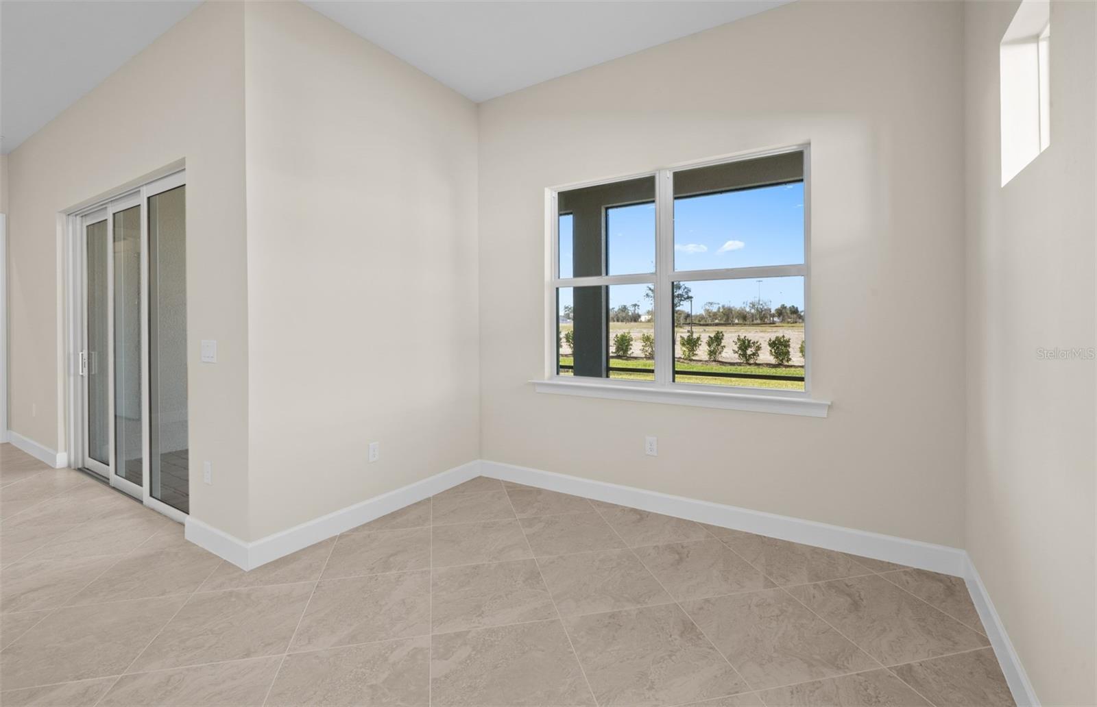 7621 Fulham Ave Property Photo 10