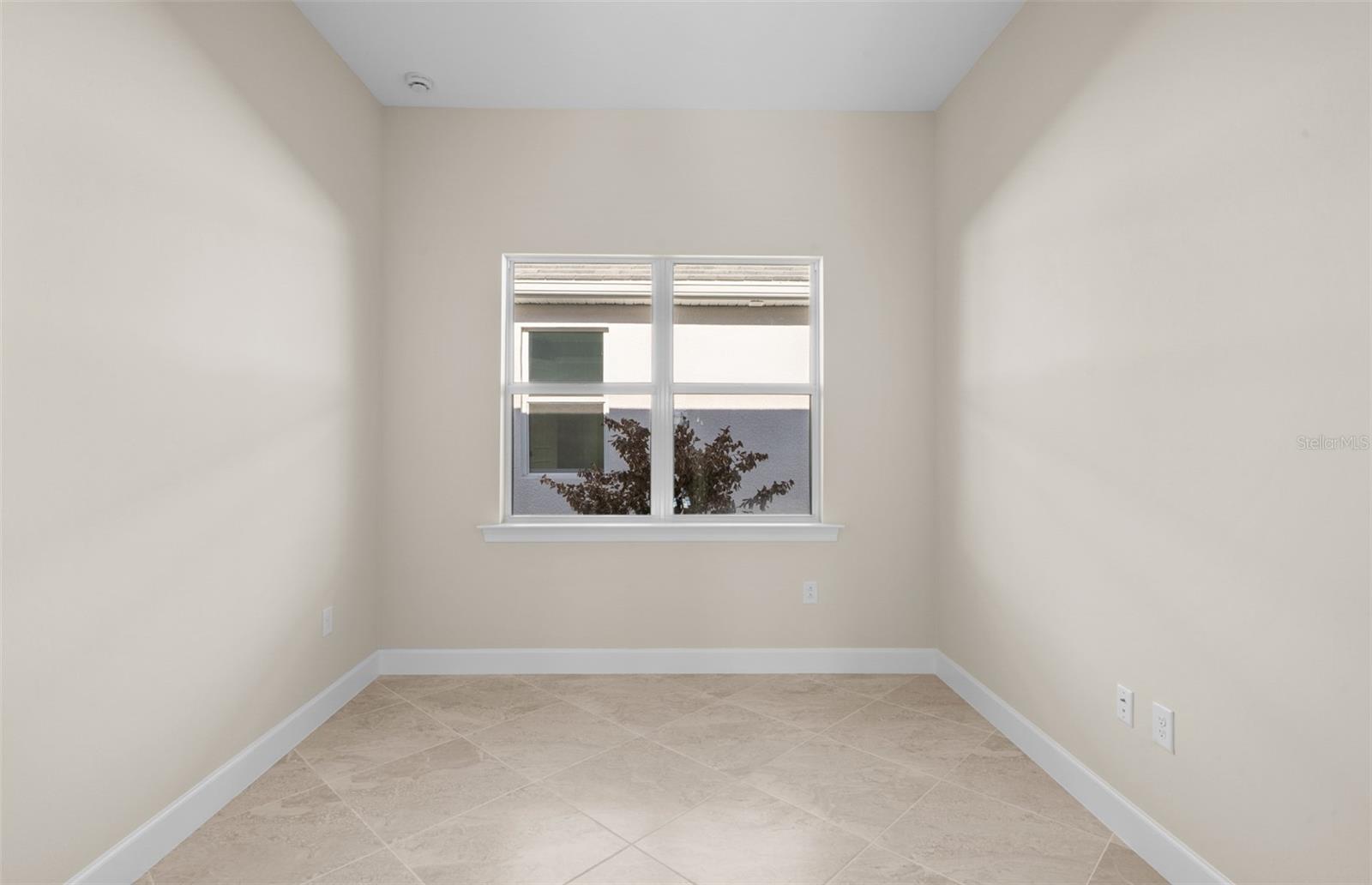 7621 Fulham Ave Property Photo 12