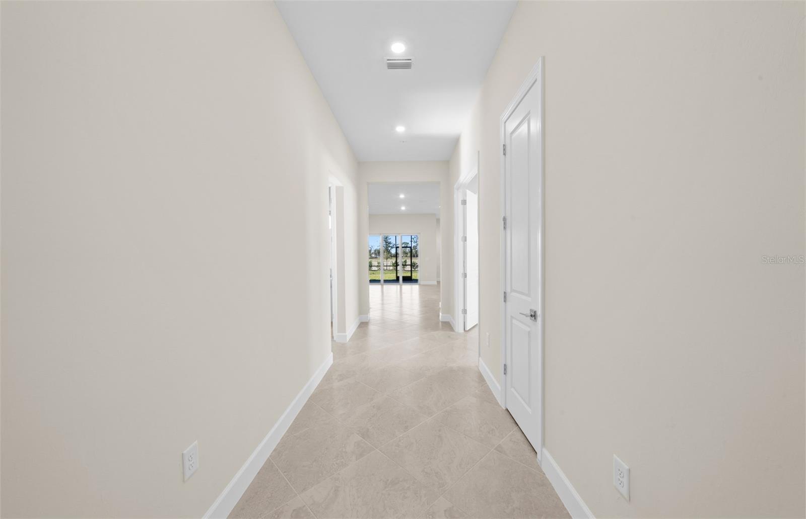 7621 Fulham Ave Property Photo 13