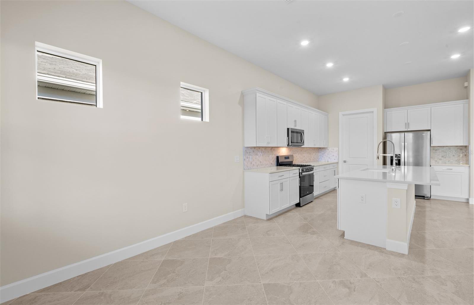 7621 Fulham Ave Property Photo 16