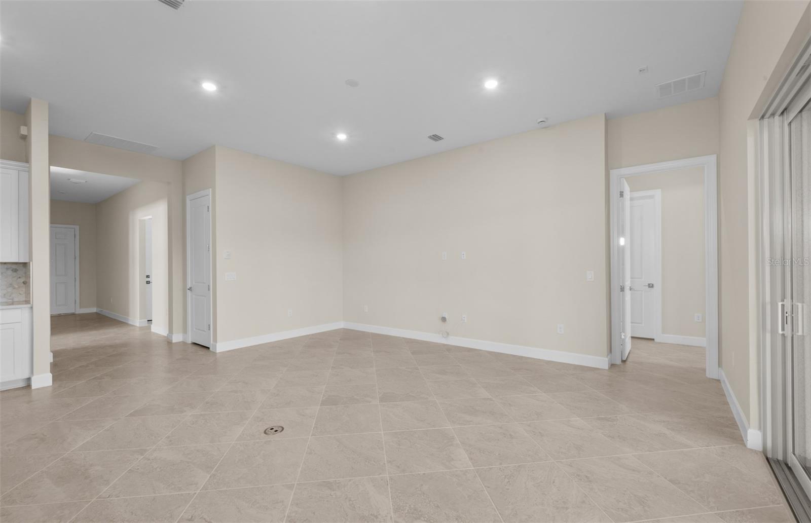 7621 Fulham Ave Property Photo 19